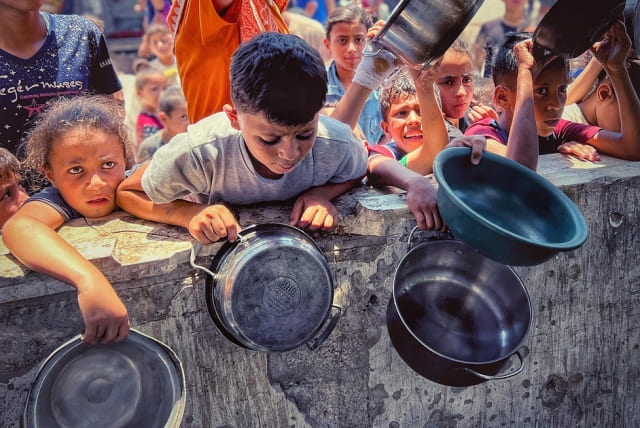 Hungry children, Gaza
